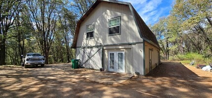 Building Photo - 14300 Dandee Hill Rd