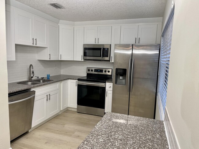 Building Photo - 16264 Peach Way