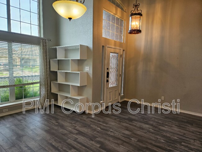 Foto del edificio - 5107 High Bank Dr