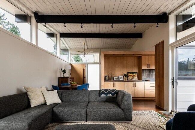 Foto del edificio - 1955 Mid-Century Modern extensively design...