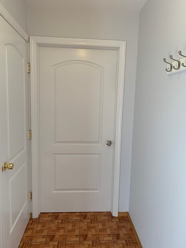 Building Photo - 2328 Jerome Ave