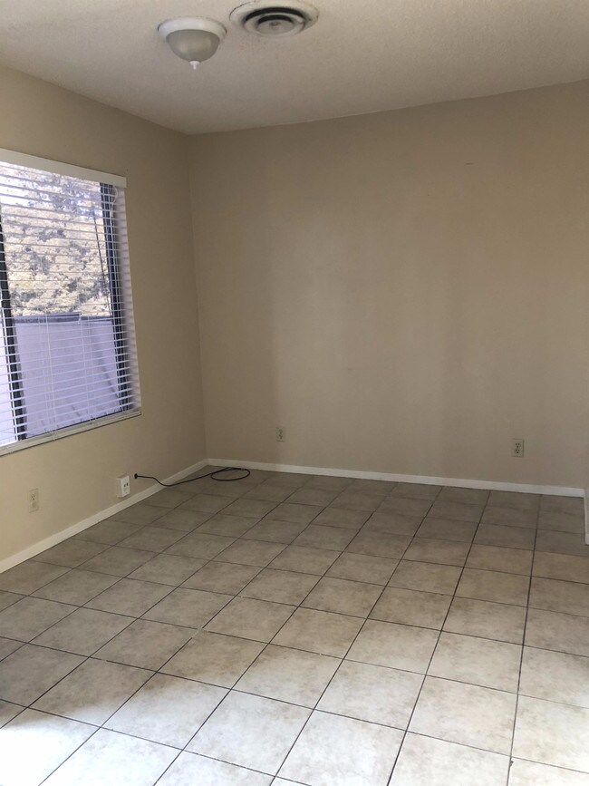 3009 La Costa St Unit B, Bakersfield, CA 93306 Apartment for Rent in