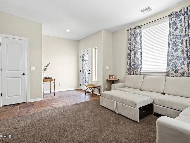 Foto del edificio - 5525 Valley Cedar Dr