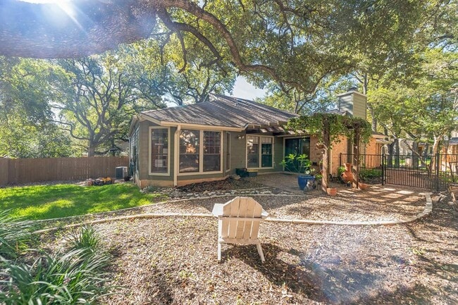 Building Photo - 5704 Sam Houston Cir