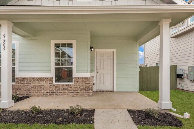 Building Photo - 9505 Morning Iris Dr