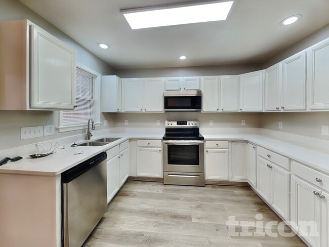 Building Photo - 125 Torrington Ave