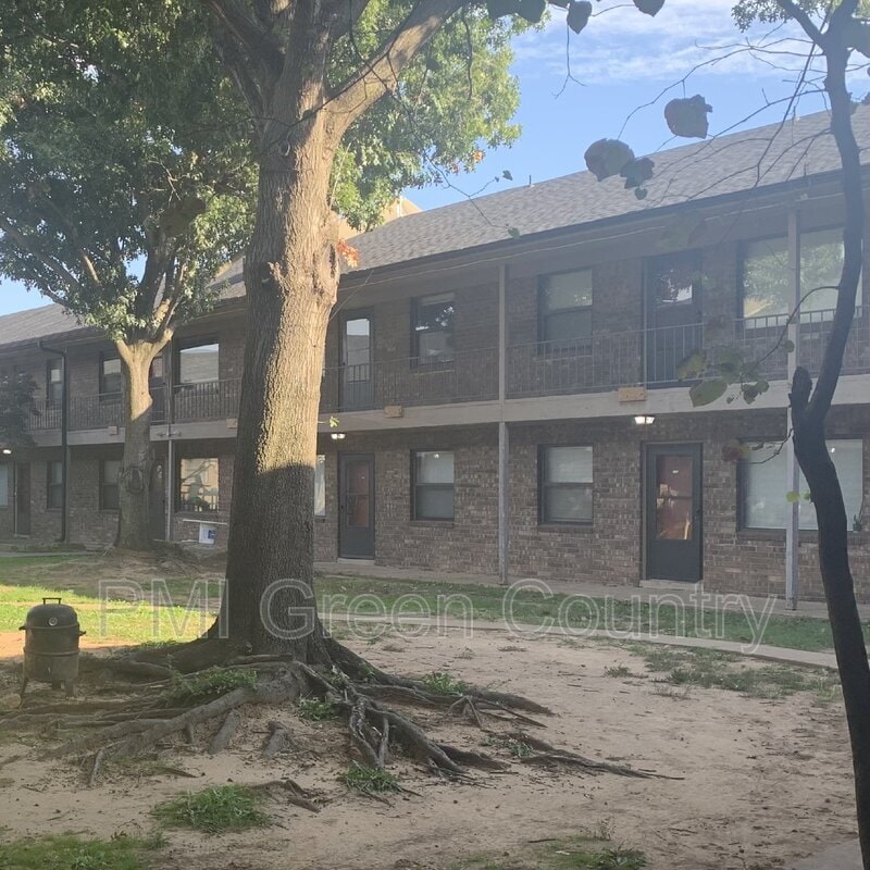 Foto principal - 917 N Yale Ave