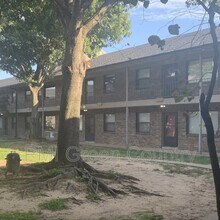 Building Photo - 917 N Yale Ave