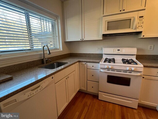 Foto del edificio - 10661 Weymouth St