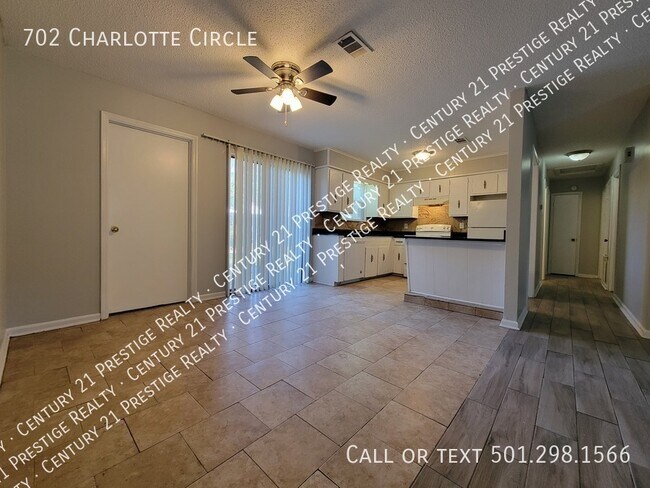 Foto del edificio - 702 Charlotte Cir