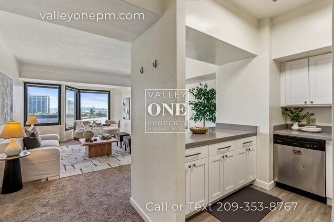 Foto del edificio - Fully Furnished Condo With Panoramic San Francisco Bay Views and Unbeatable Amenities