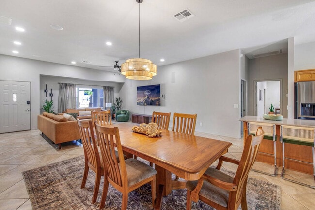 Foto del edificio - 1800 Burgundy Dr