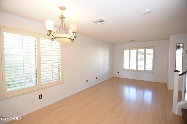 Foto del edificio - 2525 W Straight Arrow Ln