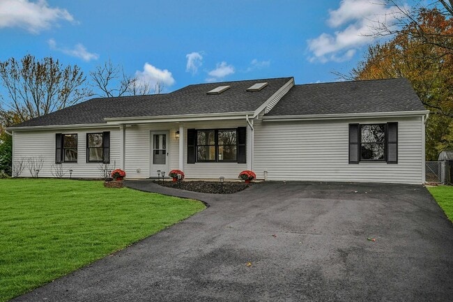 Building Photo - 21 Crater Lake Dr