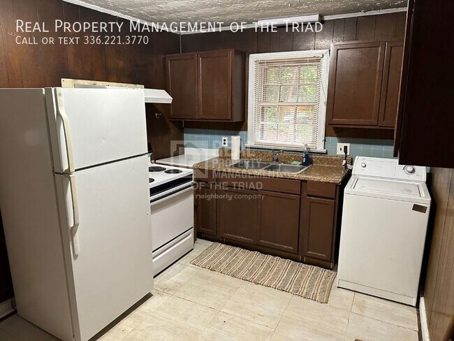 Building Photo - Great Value Two Bedroom, One bathroom in W...