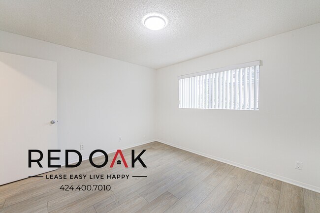 Building Photo - 2748 Montrose Ave