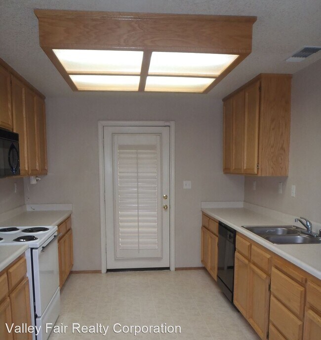 Building Photo - 3 br, 2 bath House - 1083 Arbor Dr