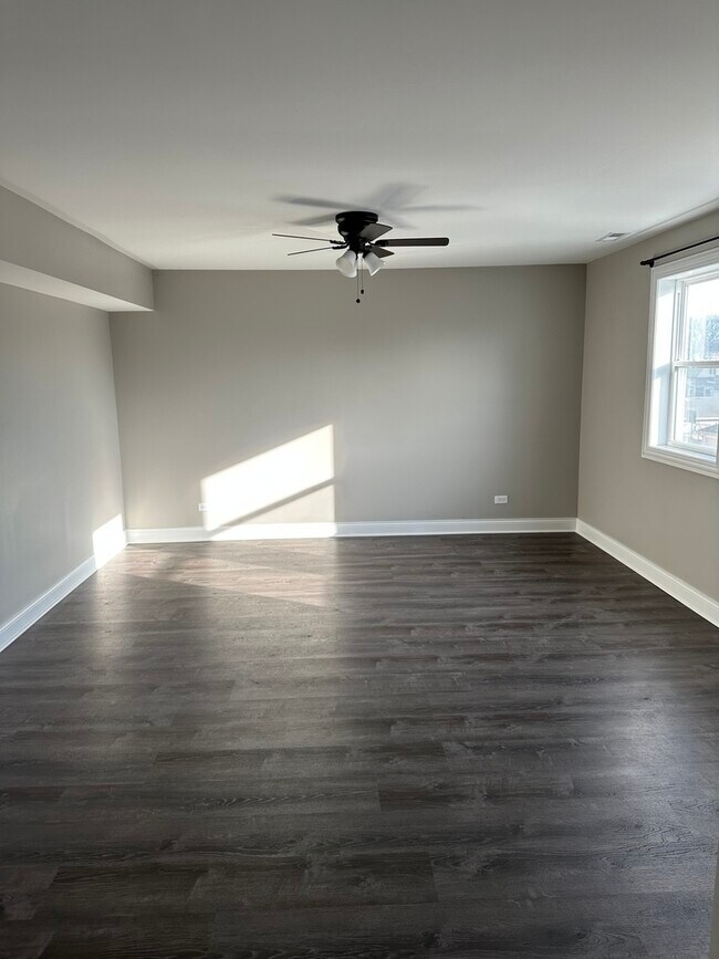 Foto del edificio - 5735 W Lawrence Ave