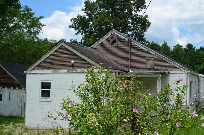 Foto del edificio - 9089 Elliotsville Rd