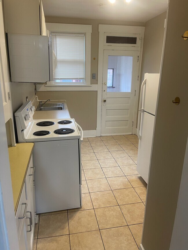 Foto del edificio - 1451 Tolma Ave