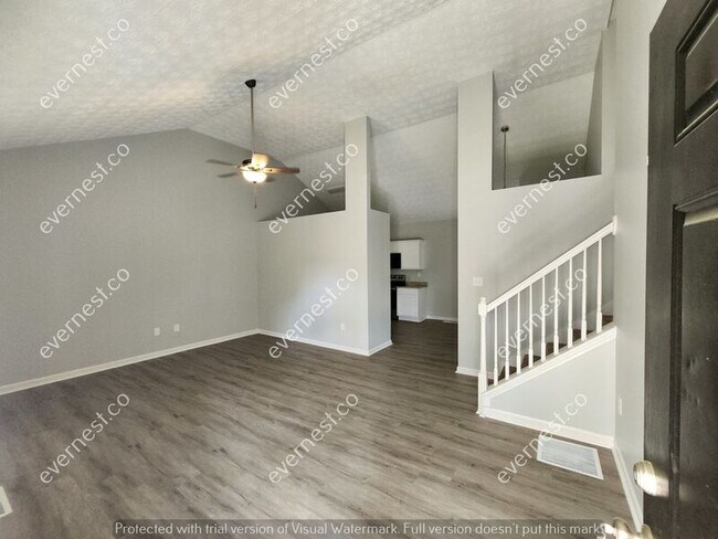 Foto del edificio - 924 Elm Dr