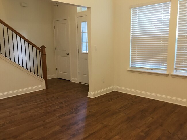 Foto del edificio - 5627 Long Marsh Dr