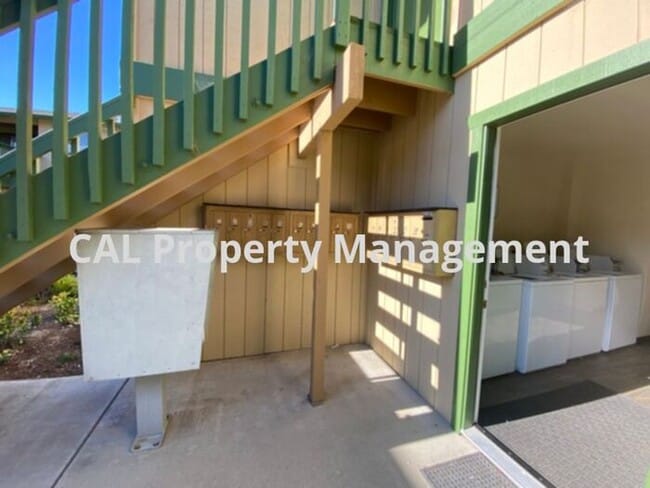 Building Photo - 2 Bedroom Apartment North Salinas