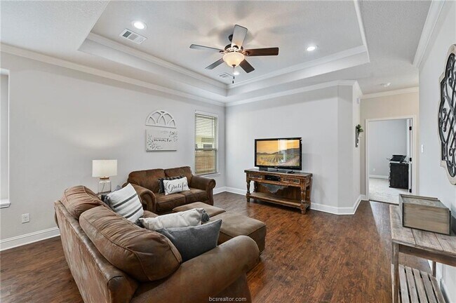 Building Photo - 1498 Buena Vista