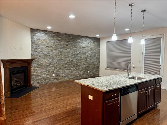 Building Photo - 127 Meadow View Dr