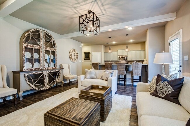 Foto del edificio - Available August 2026! Gorgeous Townhome Just Minutes to Campus at The Revelry!