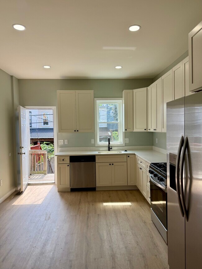 Building Photo - 303 Whitridge Ave