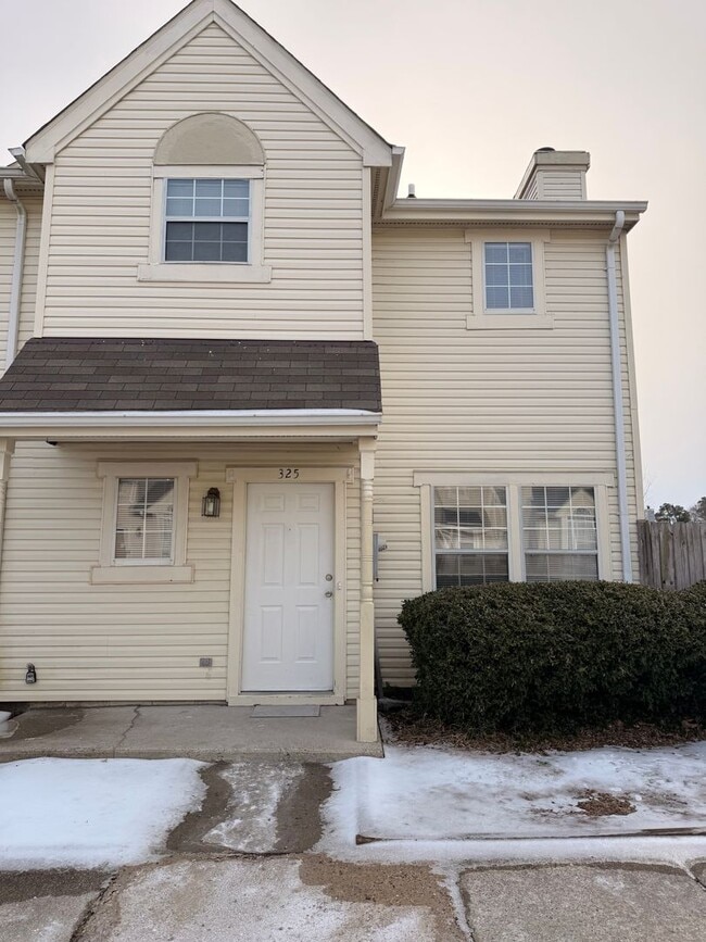 Building Photo - 325 Lee's Ml Dr