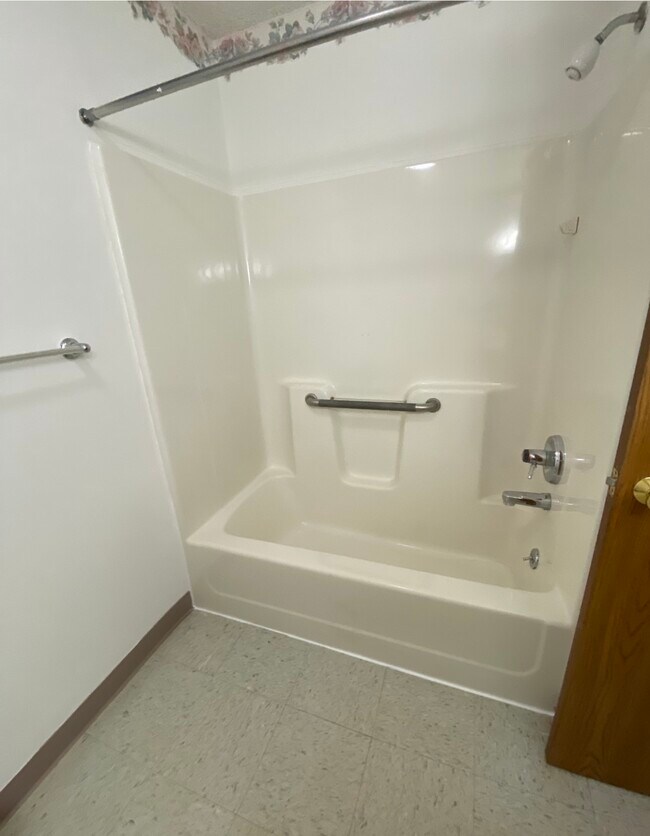 Building Photo - 203 N Woodwind Dr