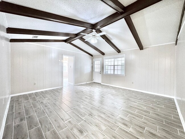 Building Photo - Beautiful Sherwood Oaks 3BR/2BA Home With Patio, Carport & Security Features!