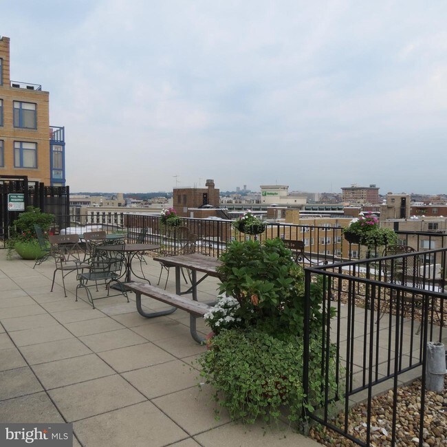 Building Photo - 1440 N St NW