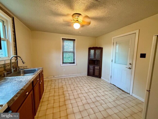 Foto del edificio - 241 Harpers Hollow Ln