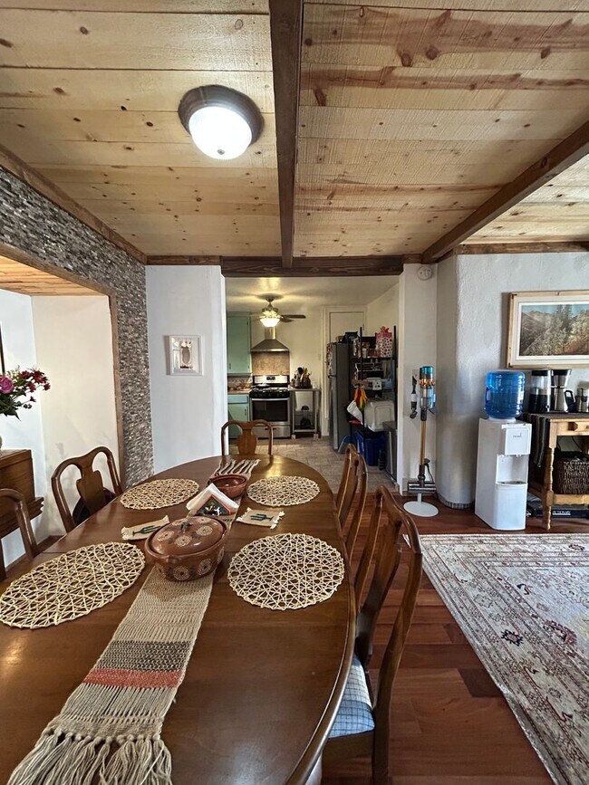 Foto del edificio - 945 Agua Fria St