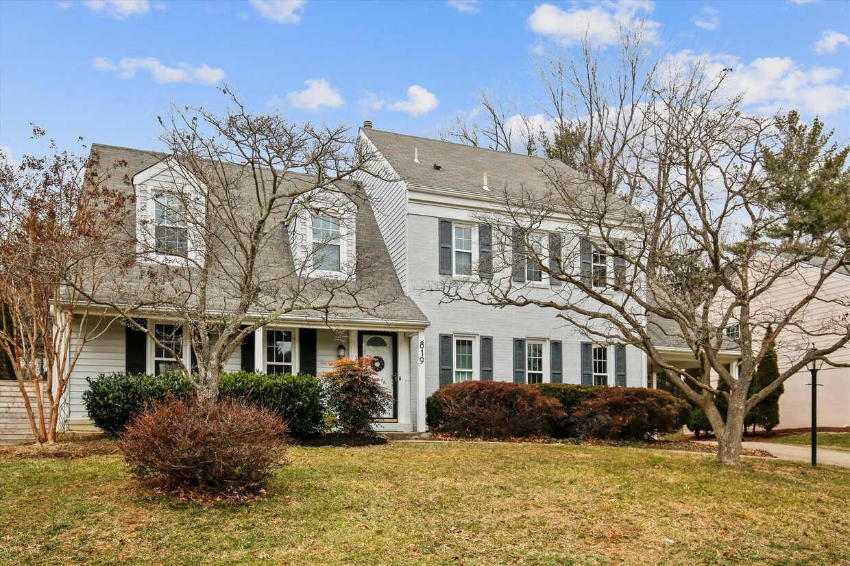 Fabulous 5BR 2.5BA Located in Close in Roc... - Fabulous 5BR 2.5BA Located in Close in Roc...