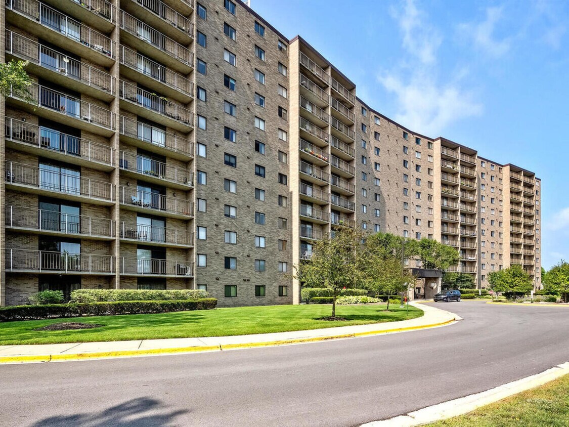 Foto principal - 6340 Americana Dr