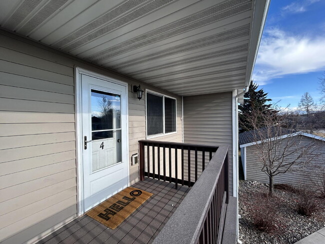 Foto del edificio - 2 Bed / 1 Bath Upstairs Condo with Garage. Convenient location