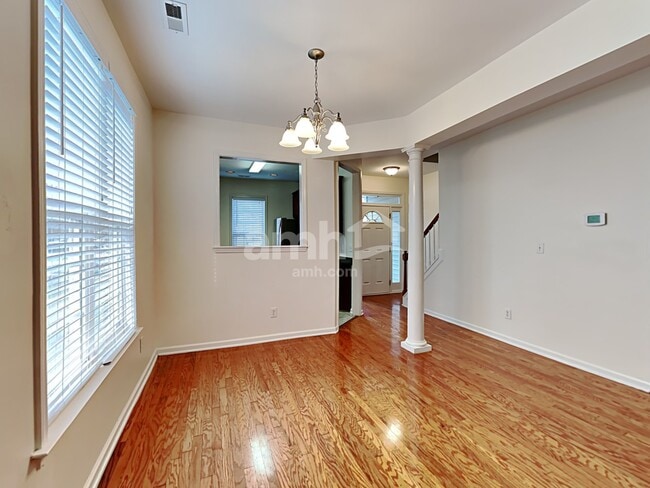 Building Photo - 220 Marino Pl