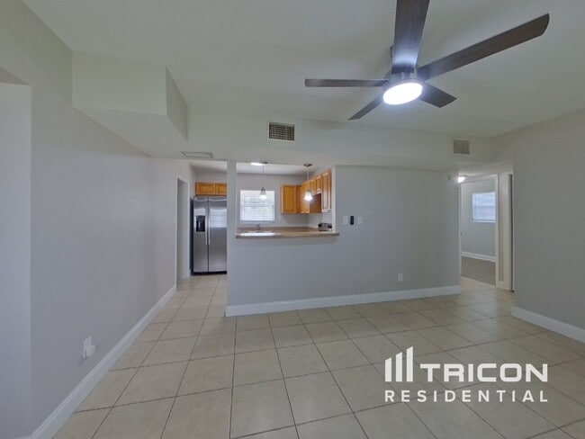 Building Photo - 5151 Flamingo Dr N