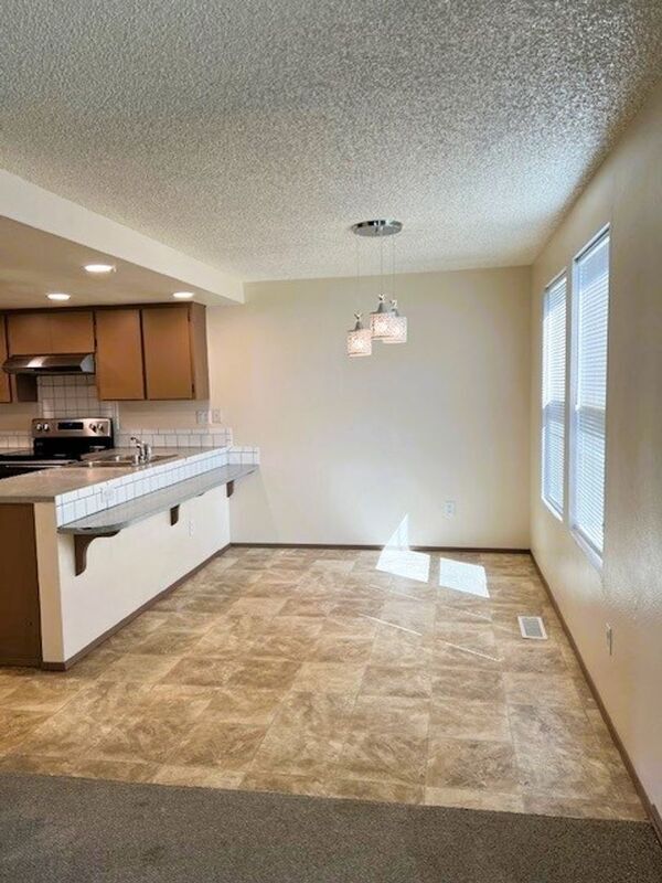Foto del edificio - 6015 Beverly Ln