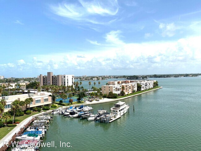 Building Photo - 7300 Sun Island Dr S