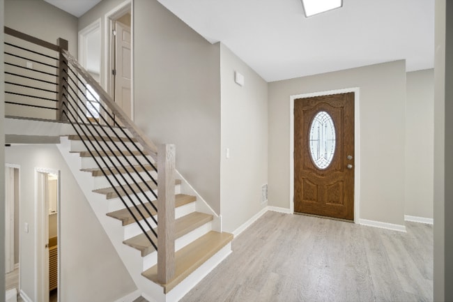 Building Photo - 888 Bennington Dr