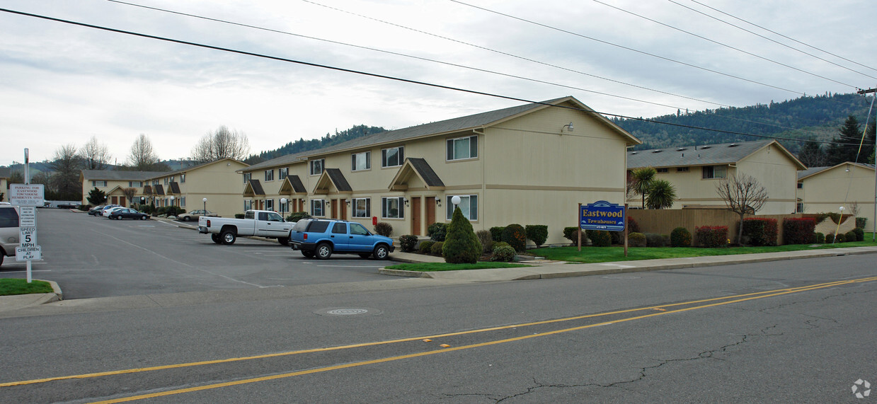 Foto del edificio - Eastwood Townhouses