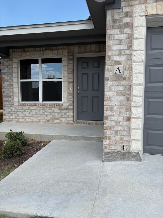 Building Photo - 2109 Wildewood-A