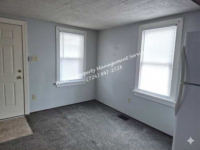 Building Photo - 905 Crawford St