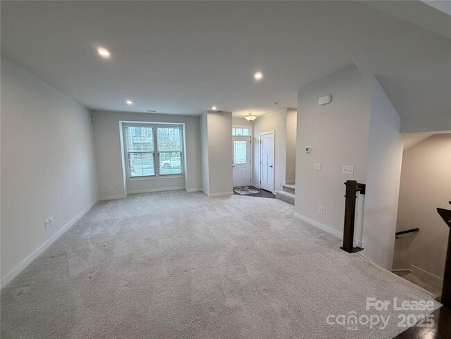 Building Photo - 2053 Birchside Dr