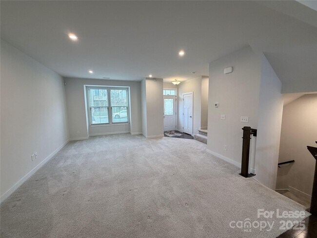 Foto del edificio - 2053 Birchside Dr